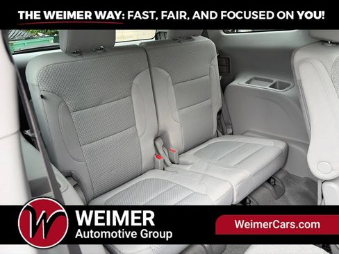 Used 2023 GMC Acadia SLE w/ Driver Convenience Package AWD/4WD image 16