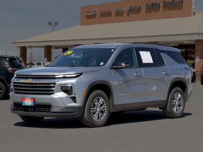 Used 2024 Chevrolet Traverse LT