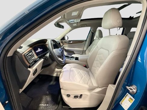 Used 2025 Volkswagen Atlas SE image 15