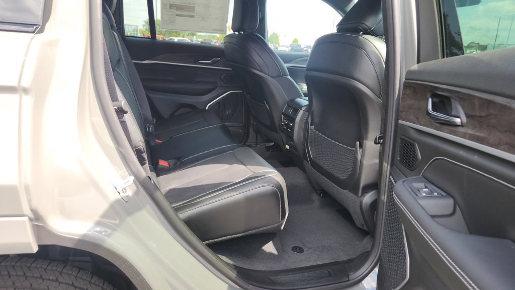New 2027 Jeep Grand Cherokee Limited AWD/4WD image 12