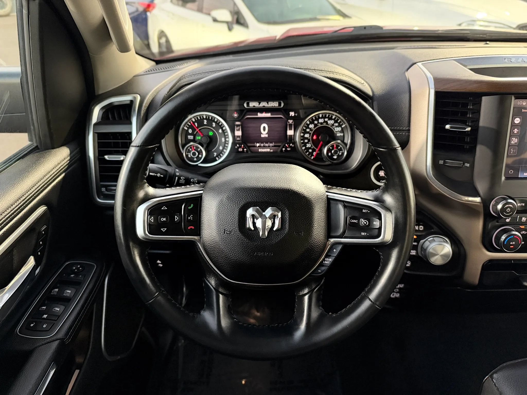 Used 2022 RAM 1500 Laramie AWD/4WD image 27
