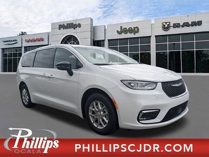 New 2026 Chrysler Pacifica Select