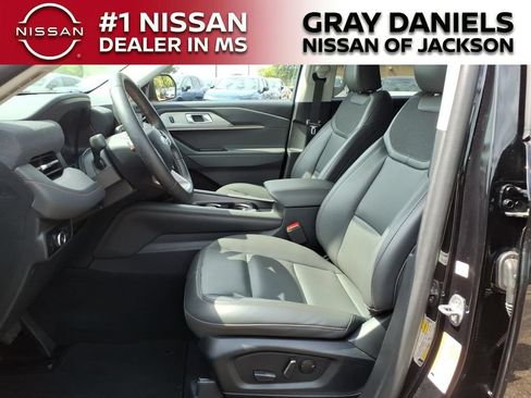 Used 2025 Ford Explorer Active w/ Active Comfort Package RWD image 23