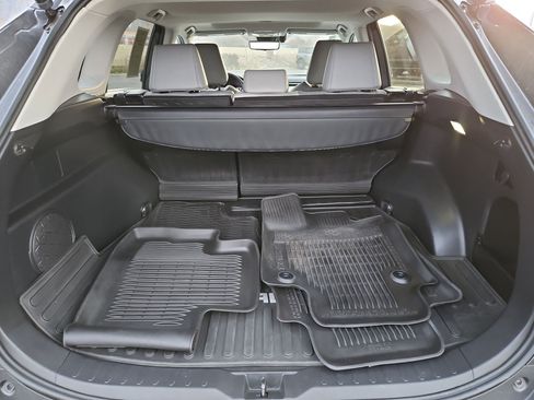 Used 2022 Toyota RAV4 XLE Premium image 32