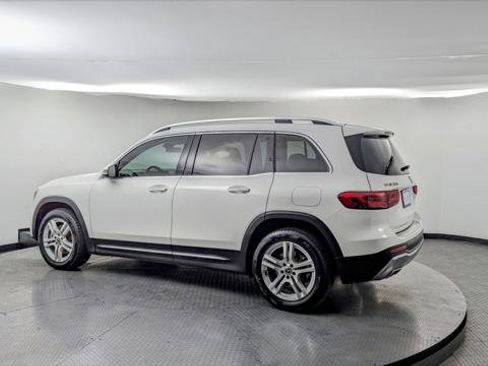 Used 2023 Mercedes-Benz GLB 250 w/ Premium Package image 6