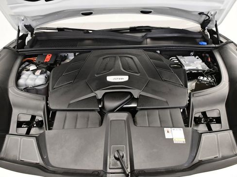 Used 2023 Porsche Cayenne image 12