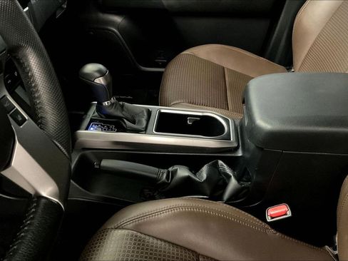 Used 2020 Toyota Tacoma Limited image 17