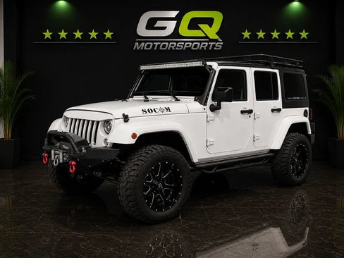 Used 2017 Jeep Wrangler Unlimited Sahara w/ Connectivity Group AWD/4WD image 3