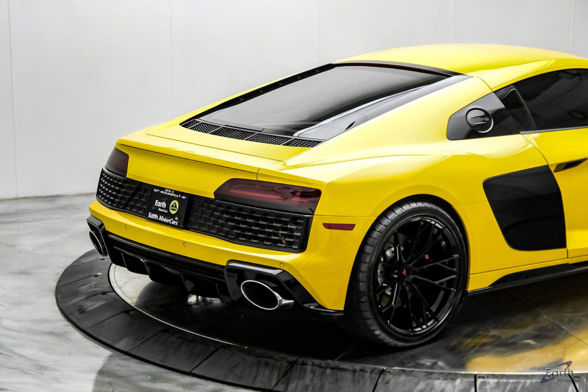 Used 2021 Audi R8 V10 w/ Premium Package RWD image 21