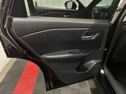 Used 2025 Nissan Rogue SV AWD/4WD image 36