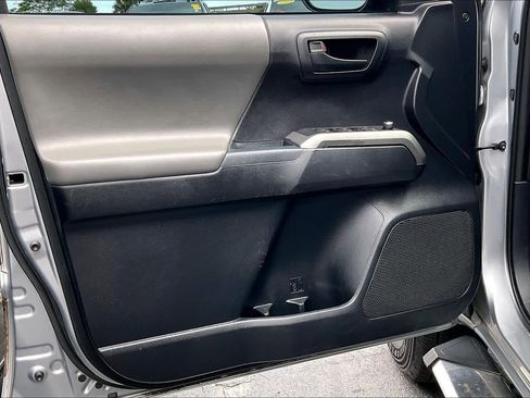 Used 2017 Toyota Tacoma SR5 w/ Tow Package image 22