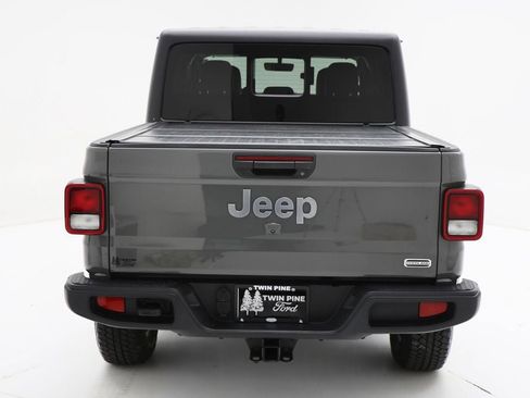 Used 2022 Jeep Gladiator Overland w/ Popular Equipment Package image 8