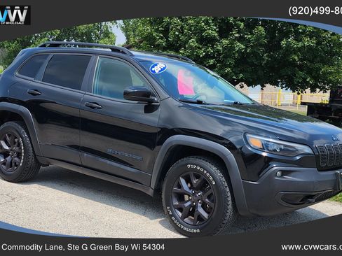 Used 2019 Jeep Cherokee Latitude AWD/4WD image 1