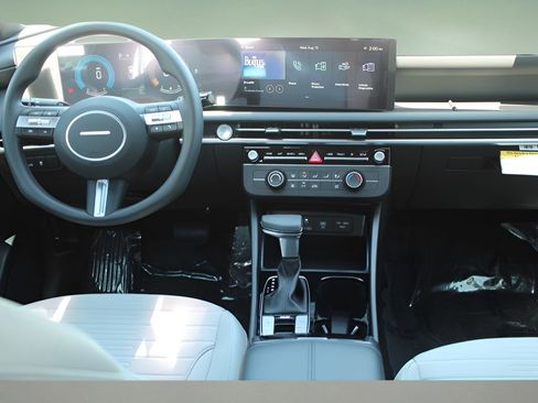 Used 2025 Hyundai Santa Cruz SE image 23