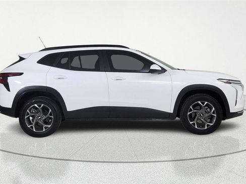 Used 2025 Chevrolet Trax LT w/ Driver Confidence Package FWD image 6