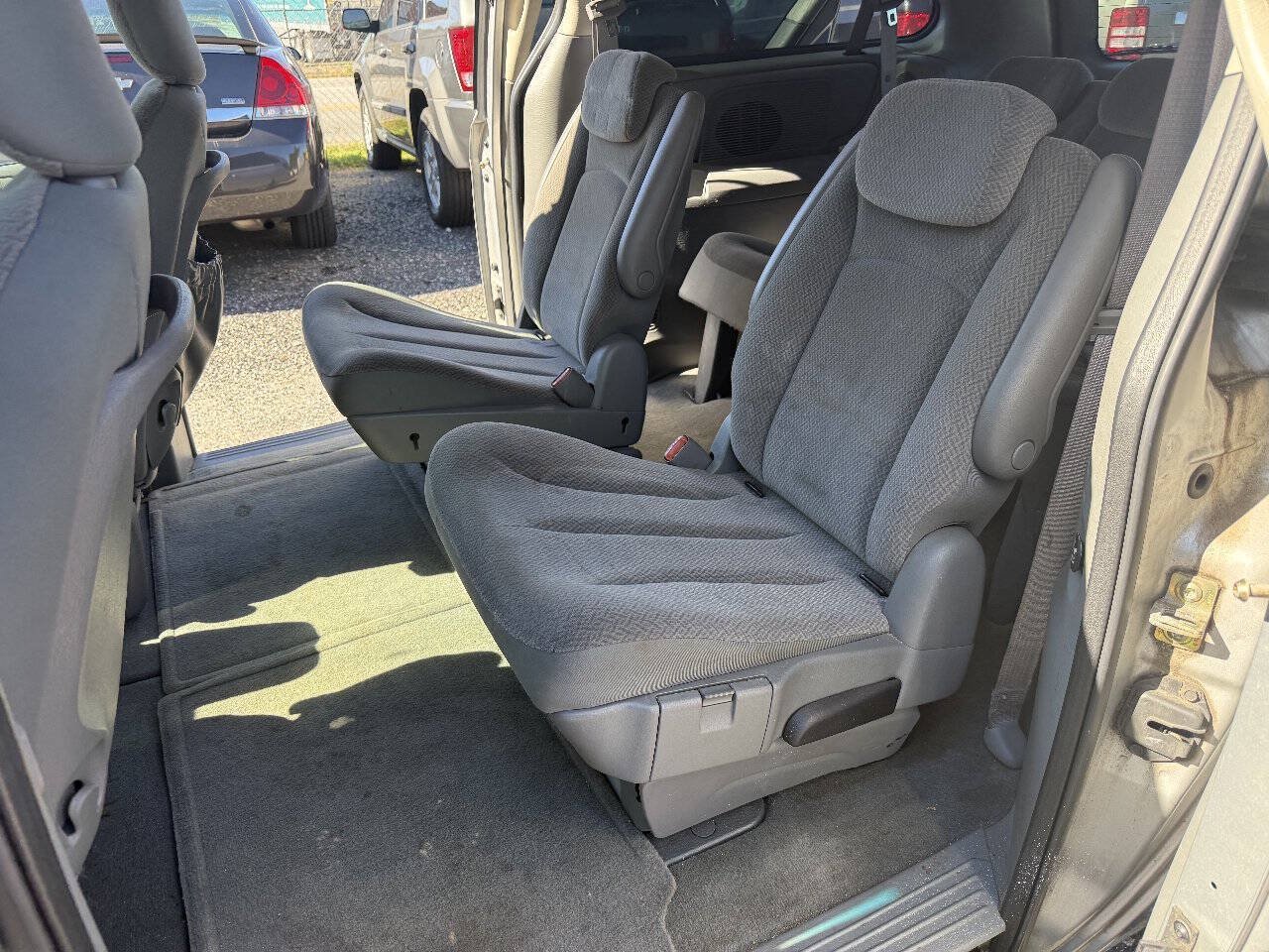 Used 2006 Dodge Grand Caravan SXT FWD image 21
