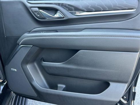 Used 2024 GMC Yukon XL Denali image 27