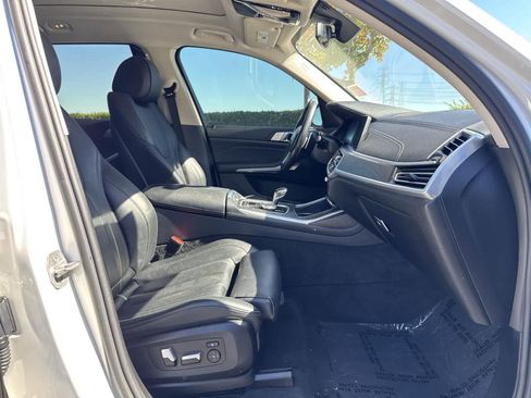 Used 2022 BMW X7 xDrive40i w/ Premium Package image 42