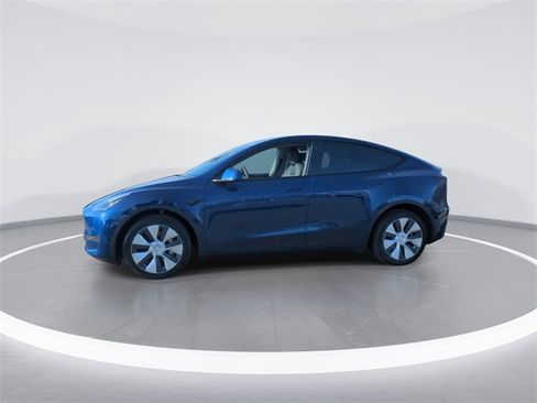 Used 2022 Tesla Model Y Long Range image 4