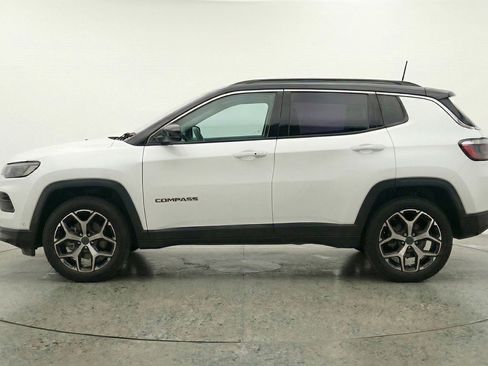 Used 2025 Jeep Compass Limited image 4