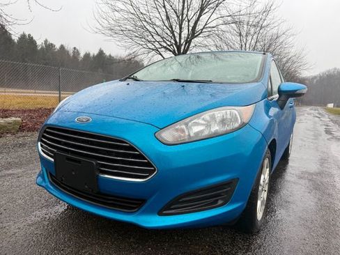 Used 2015 Ford Fiesta SE image 1