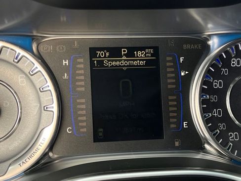 Used 2017 Chrysler 200 Limited Platinum FWD image 40