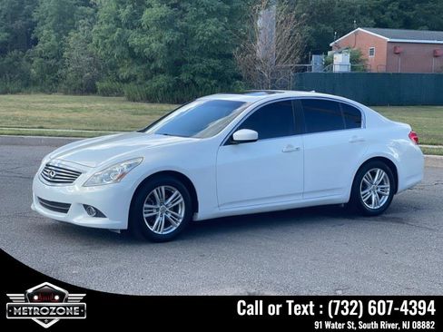 Used 2013 INFINITI G37 Journey w/ Premium Pkg image 3