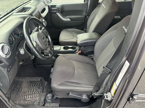 Used 2014 Jeep Wrangler Unlimited Rubicon w/ Connectivity Group image 8