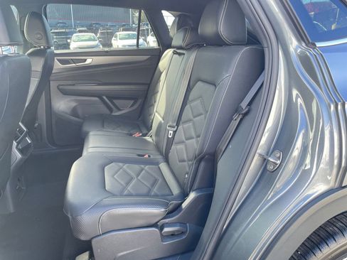 Used 2025 Volkswagen Atlas Cross Sport SE image 25