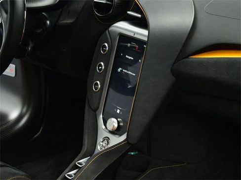 Used 2024 McLaren 750S Spider image 12