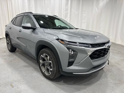 Certified 2026 Chevrolet Trax LT w/ LT Convenience Package FWD image 7