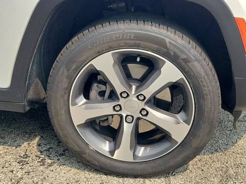 Used 2023 Jeep Grand Cherokee 4WD 4xe image 5