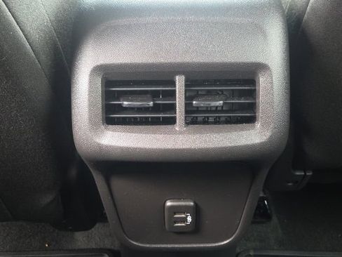 Used 2024 Chevrolet Equinox LT FWD image 18