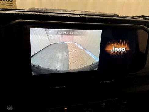 Used 2024 Jeep Wrangler Willys AWD/4WD image 19