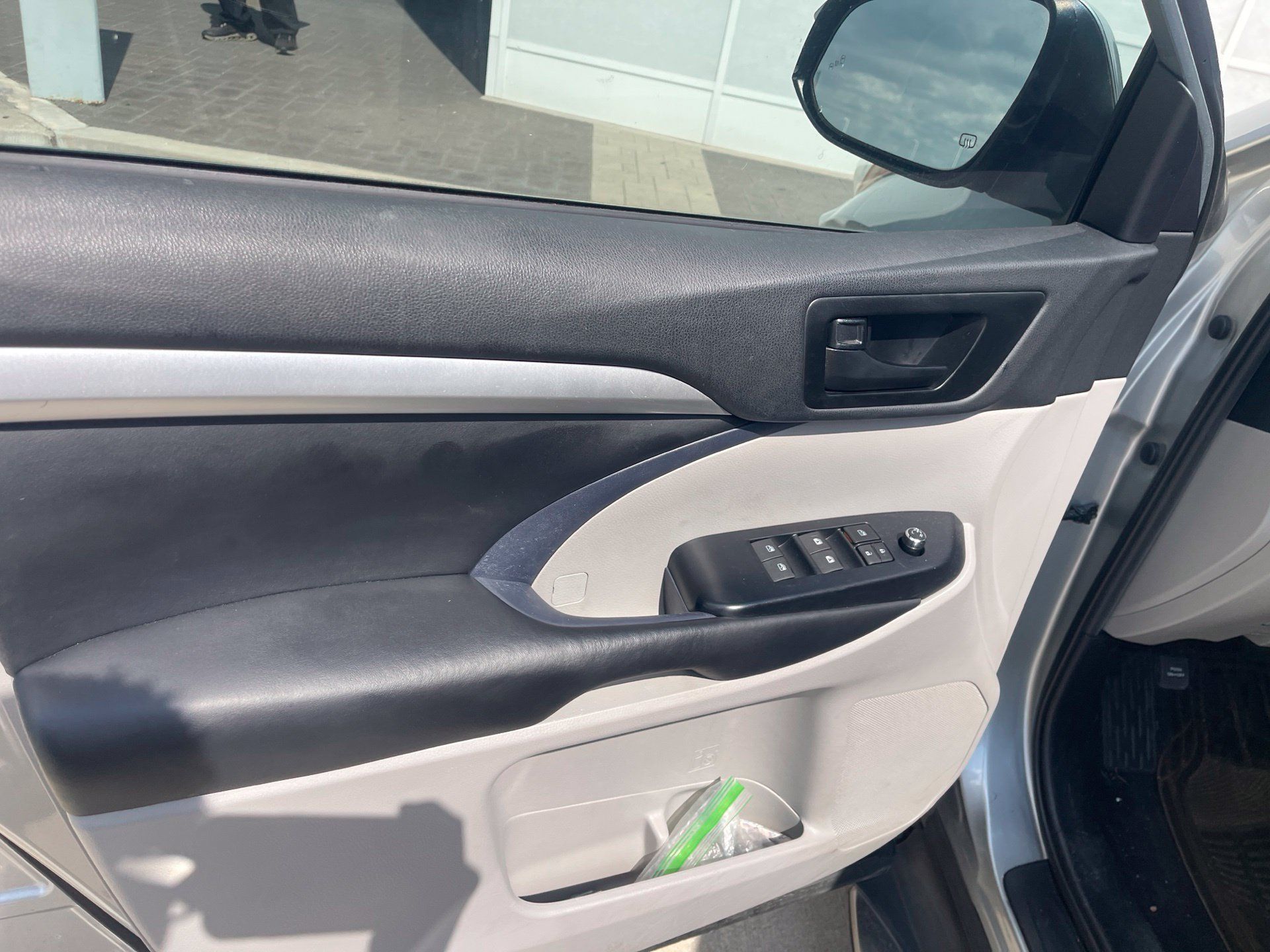 Used 2019 Toyota Highlander Plus FWD image 16