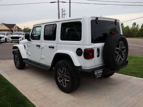 Used 2024 Jeep Wrangler Unlimited Sahara w/ Technology Group AWD/4WD image 30