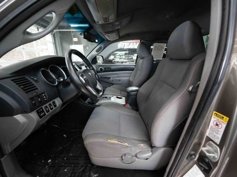 Used 2013 Toyota Tacoma 4x4 Access Cab V6 image 9