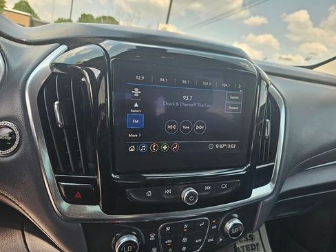 Used 2021 Chevrolet Traverse LT FWD image 23