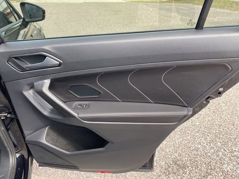 Used 2022 Volkswagen Tiguan SE R-Line image 15