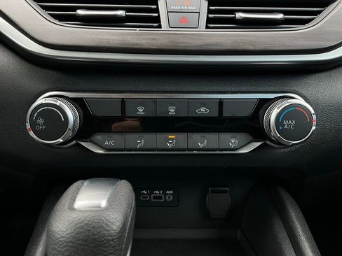 Used 2025 Nissan Altima 2.5 SV image 27