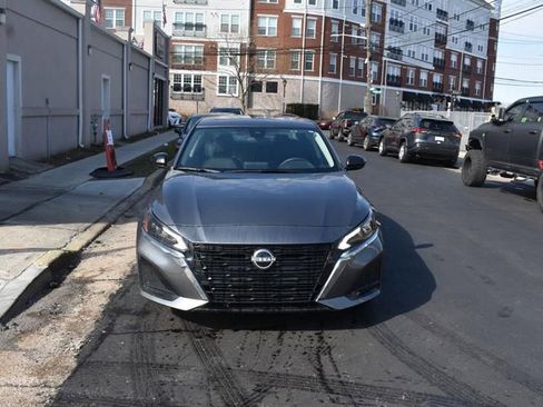 Used 2025 Nissan Altima 2.5 SV image 3