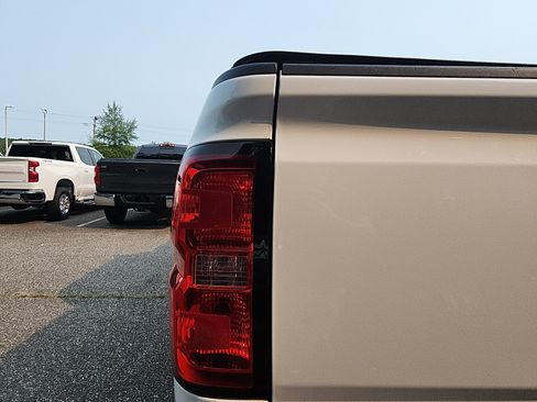 Used 2018 Chevrolet Silverado 1500 LT w/ All Star Edition AWD/4WD image 10