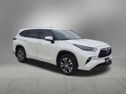 Used 2021 Toyota Highlander XLE FWD image 8