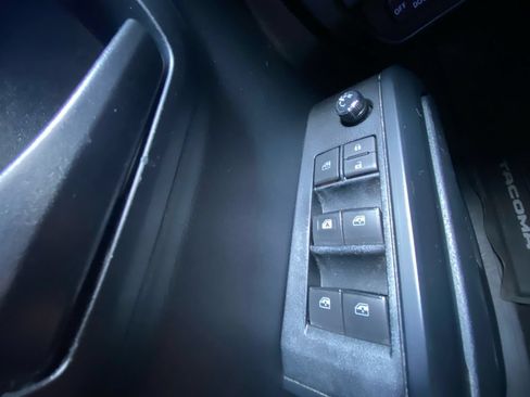 Used 2017 Toyota Tacoma SR w/ Tow Package AWD/4WD image 16