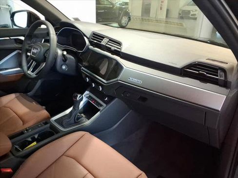 Certified 2025 Audi Q3 2.0T Premium image 22