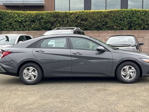 New 2026 Hyundai Elantra SE FWD image 5
