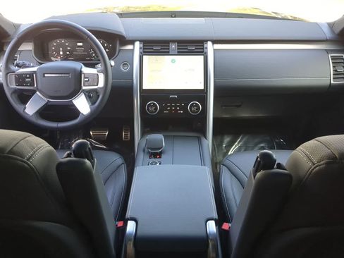 Used 2025 Land Rover Discovery Dynamic SE AWD/4WD image 15