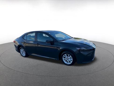 Used 2025 Toyota Camry LE image 2