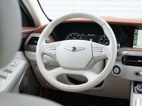 Used 2020 Genesis G90 3.3T Premium image 9