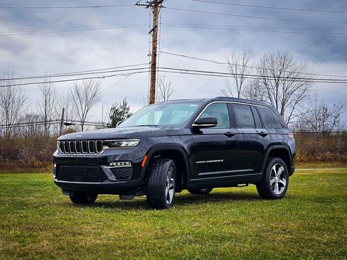 New 2025 Jeep Grand Cherokee Limited image 8